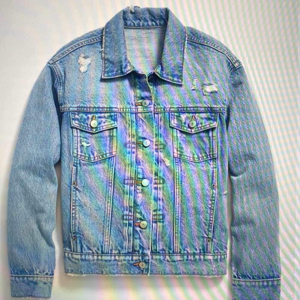 Old Navy light wash distressed classic jean jacket - size small